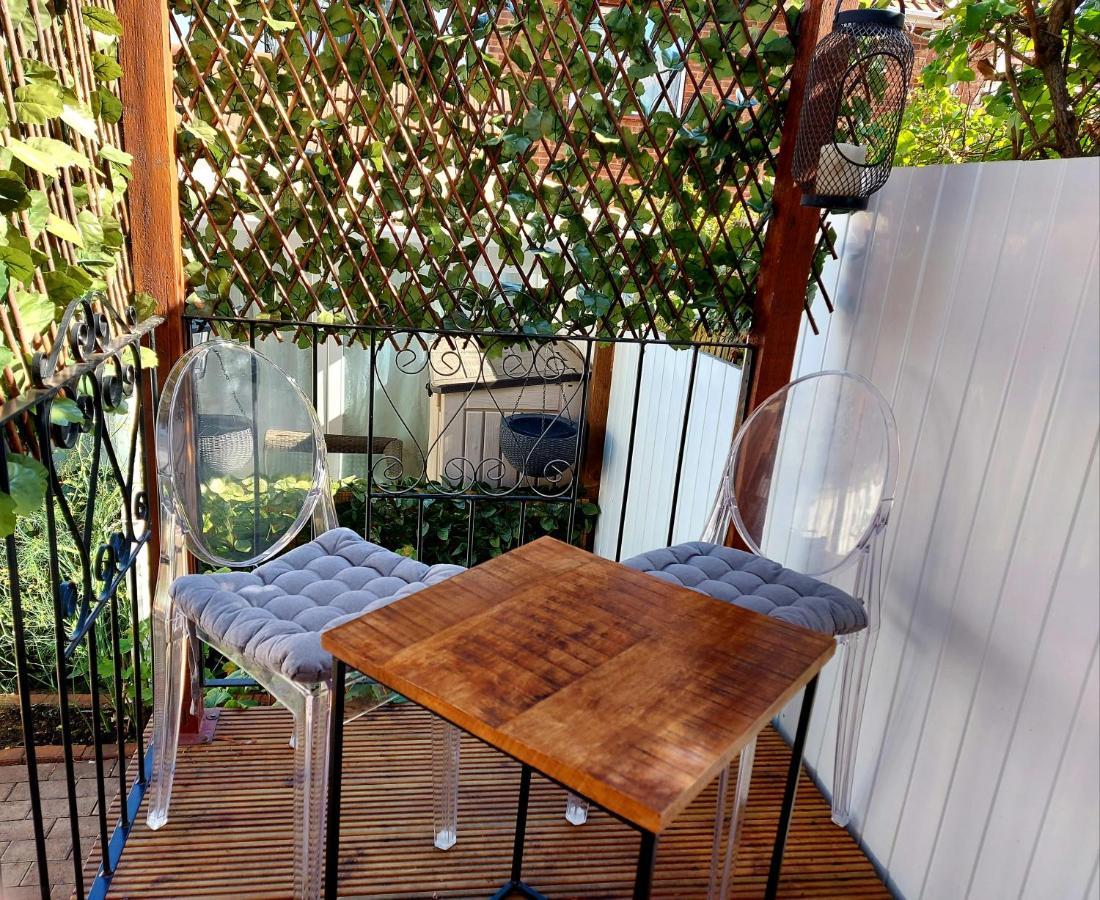 Pretty Studio With A Private Terrace London Exterior foto